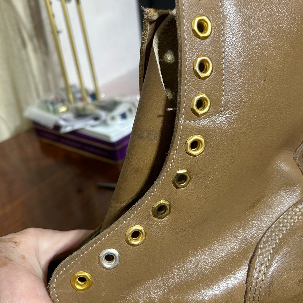 Steel Toe Work Boots CSI patch’s Tan Leather
Good Used Condition Size 9 - Picture 9 of 12